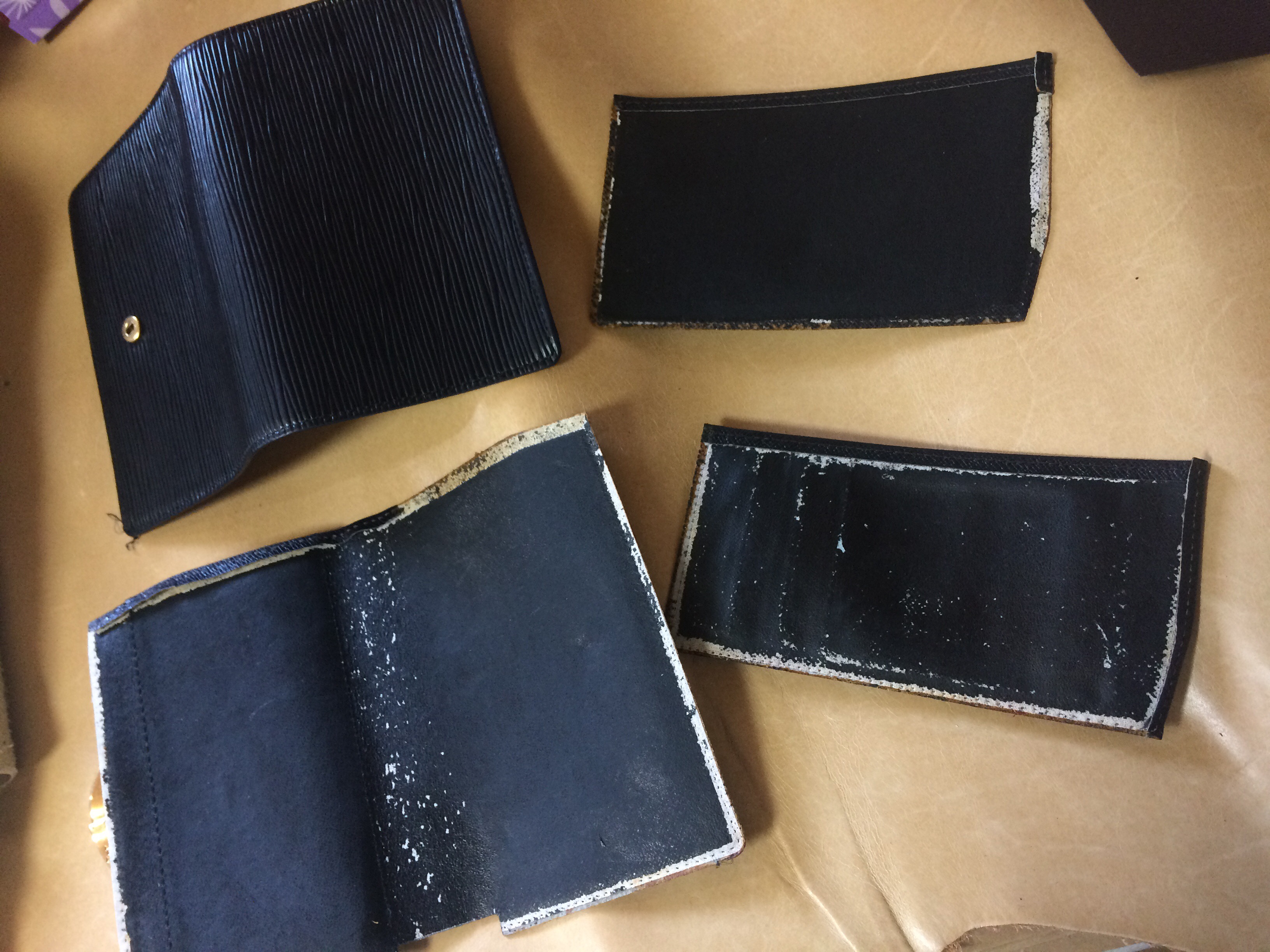 ルイヴィトン エピ2つ折り財布の内装交換修理 | ヒロナガ鞄修理工房