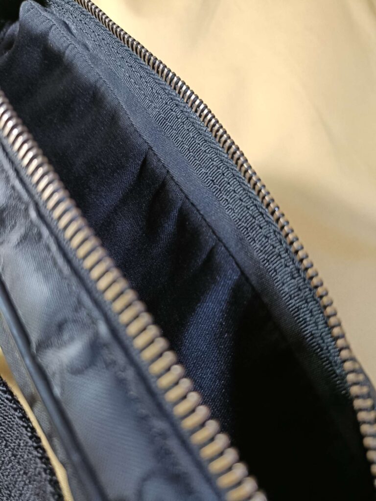 鞄　袋　やぶれ　修理